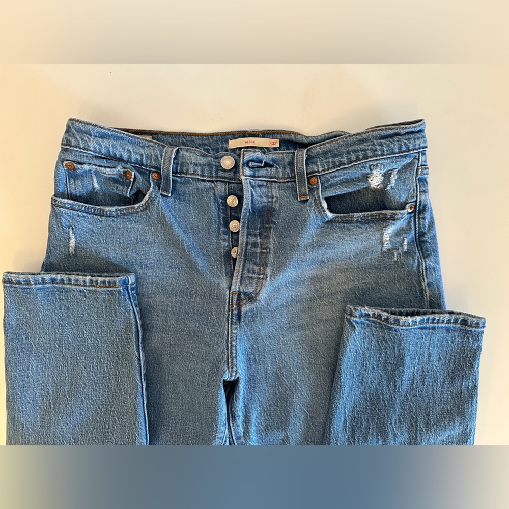 LEVI’S women’s 501 Wedgie jeans size 32